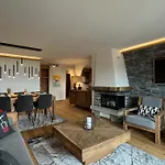 Zenith Views By Luxury Apartament