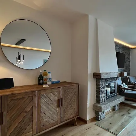 Zenith Views By Luxury 아파트 *